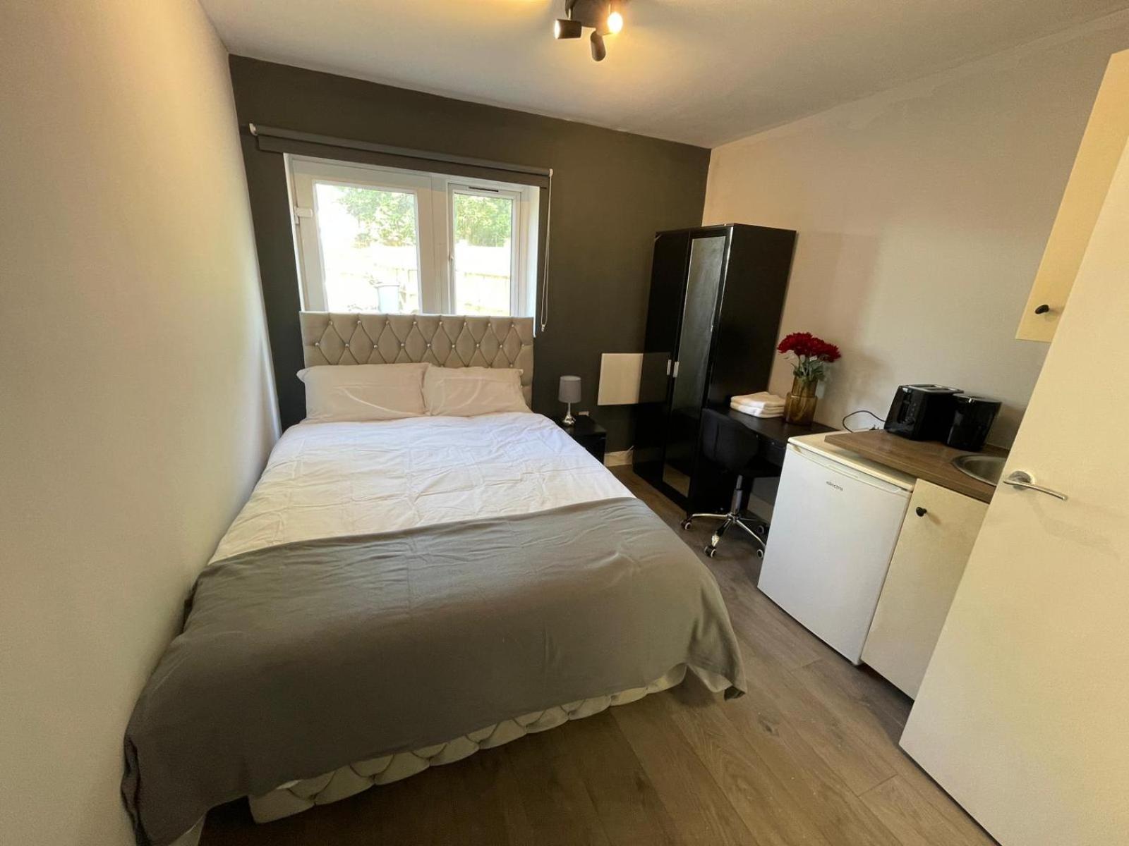 Letzi Premium Cozy Retreat Private En-Suite Rooms, Wembley ลอนดอน ภายนอก รูปภาพ